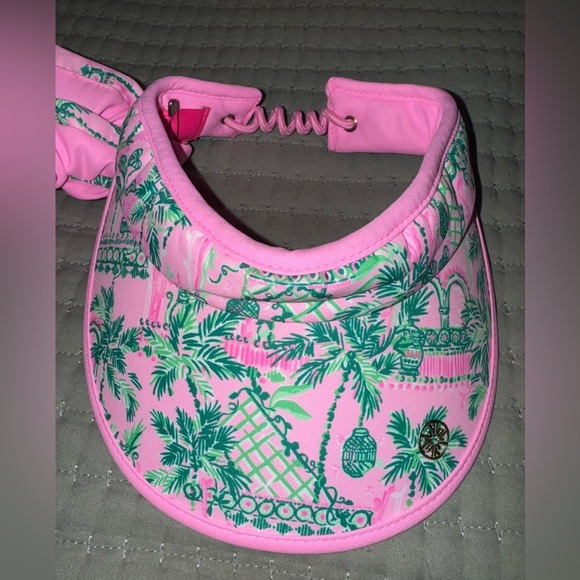 Lilly Pulitzer Tropical Pink and Green Visor wristlet and 2 scrunchie Set. VGUC - Picture 3 of 16